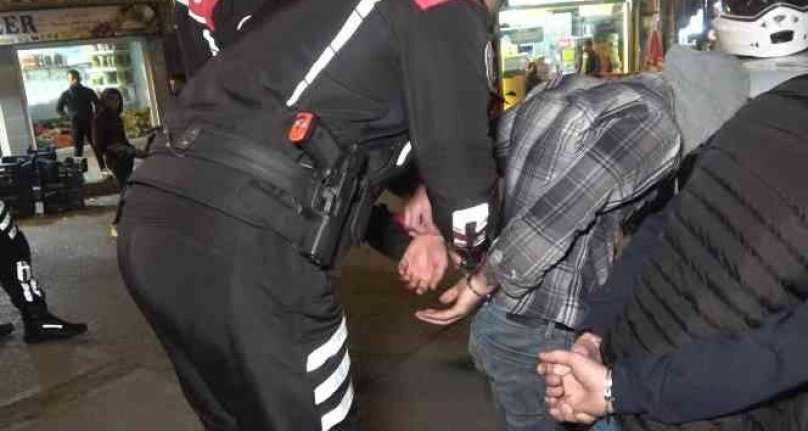 Bursa'da 'Dur' ihtarına uymayan aracı polis ekipleri 5 dakikada yakaladı