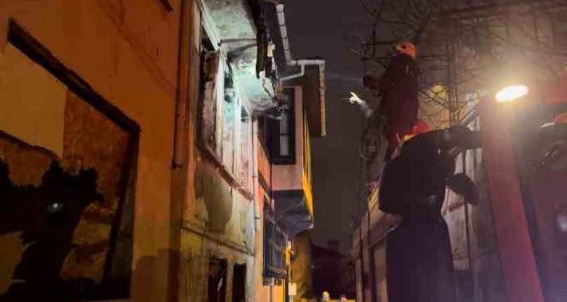 Bursa'da korku dolu anlar!  Tarihi binada yangın çıktı