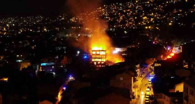 Bursa'da korkunç yangın! Tarihi ipekçilik fabrikası kül oldu
