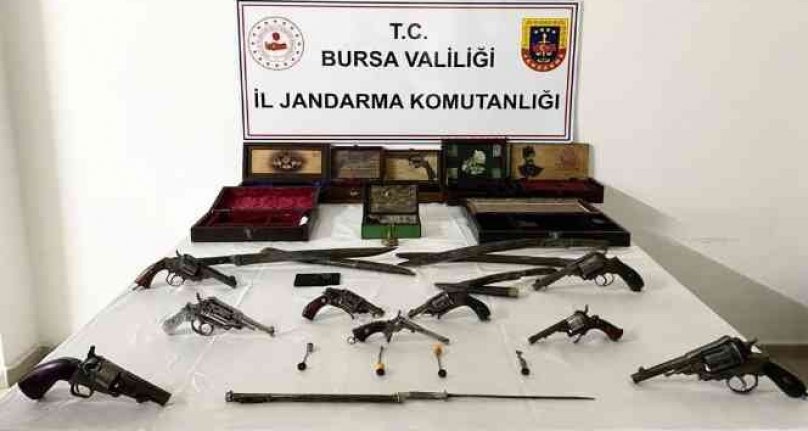 Bursa'da yasadışı silah satanlara baskın! Kıskıvrak yakalandılar
