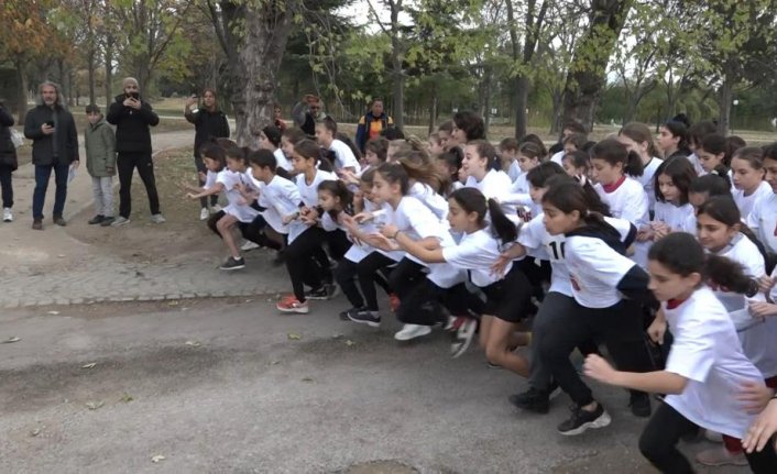 Bursa’da öğrenciler birinci olmak için ter döktü