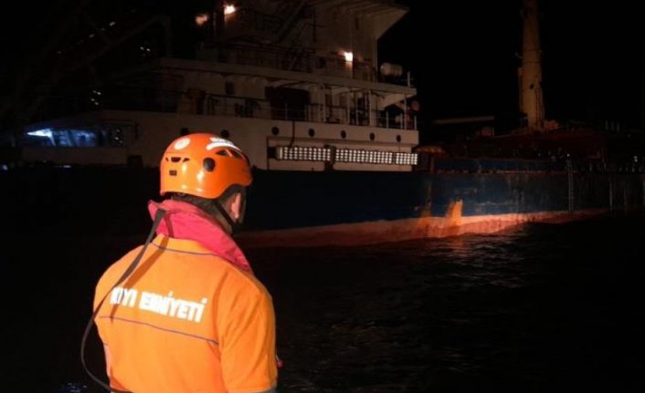 Çanakkale Boğazı'nda arızalanan gemi kurtarıldı