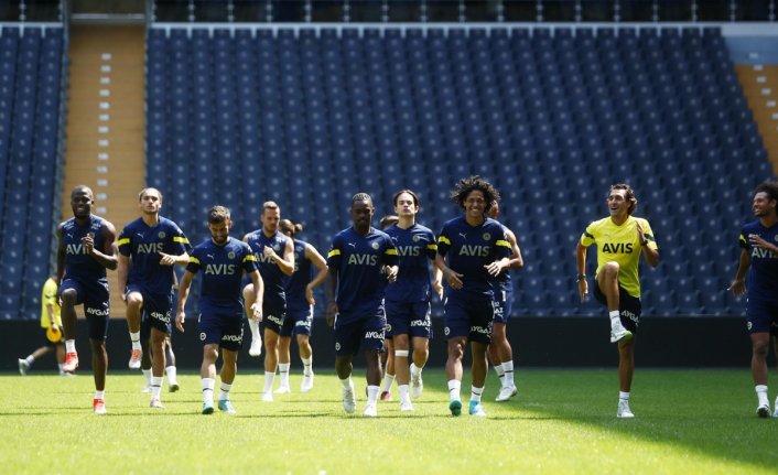Fenerbahçe, Dinamo Kiev maçında statta çalıştı