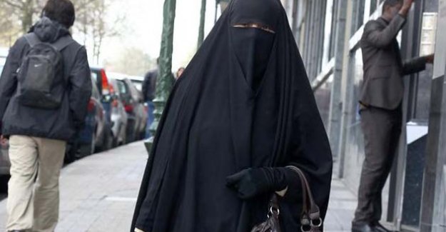 Hollanda Burka'yı yasaklamaya hazırlanıyor