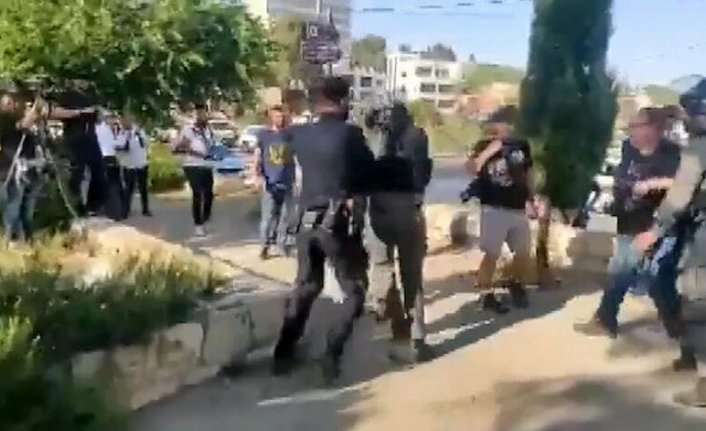 İsrail polisinden haber takibi yapan gazetecilere saldırı!