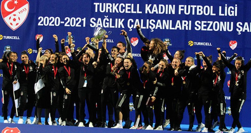 Kadınlar Ligi şampiyonu Beşiktaş kupasını aldı