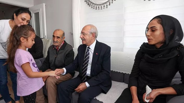 Kılıçdaroğlu, polisevi saldırısında şehit olan Gezer'in ailesini ziyaret etti