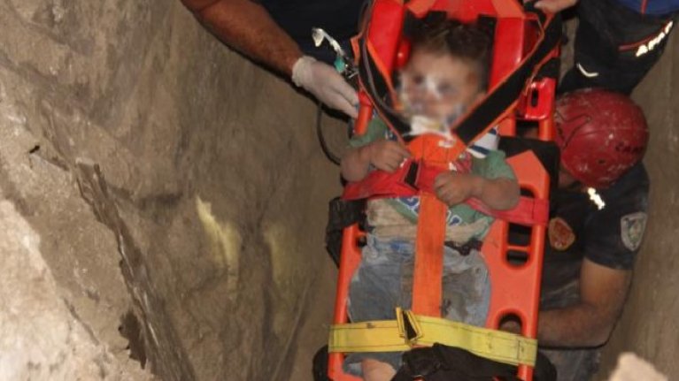 Manisa'da kuyuya düşen 2 yaşındaki bebek ölümden döndü!