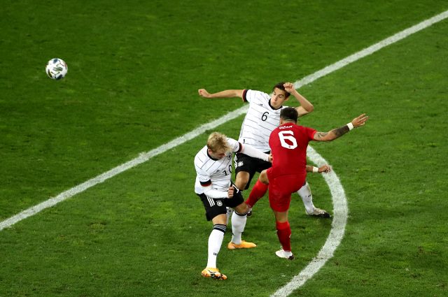 Ozan Tufan'ın Almanya'ya attığı harika golle ilgili sosyal medyada yüzlerce paylaşım yapıldı