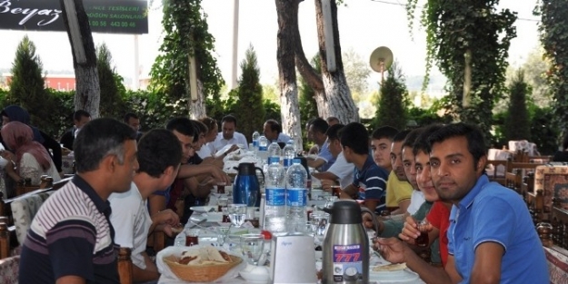 Tatvanlılar , İzmir’de Kır Kahvaltısında Buluştu